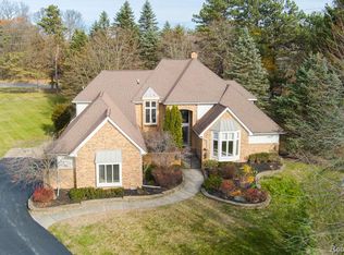 6351 Cherry Tree Ct, Rochester Hills, MI 48306