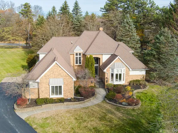 6351 Cherry Tree Ct, Rochester Hills, MI 48306