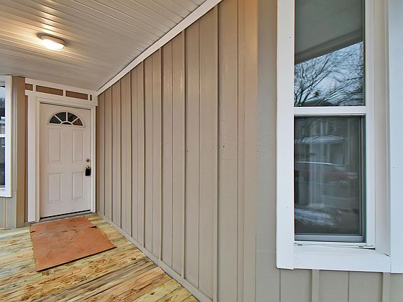 3rd image of 141 Chicago Ave