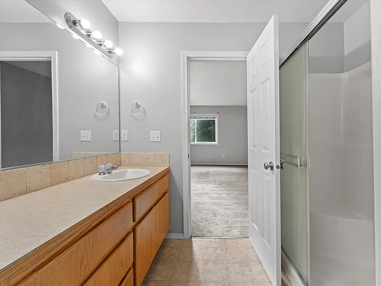 315 S 34th Pl — Photo 33