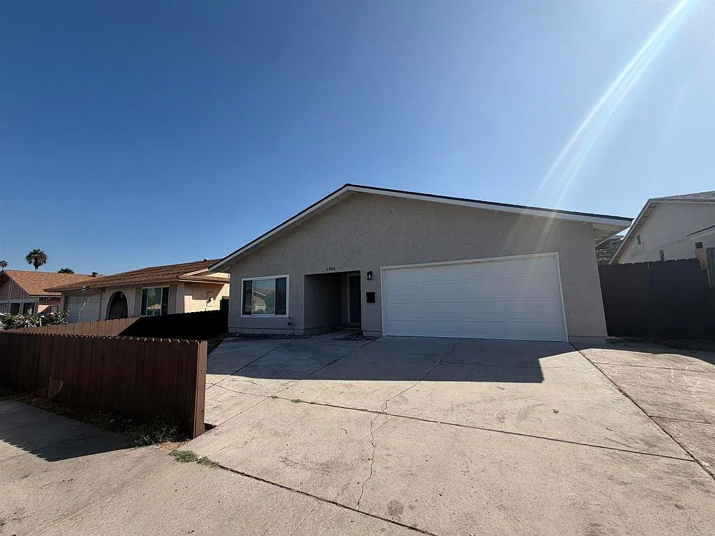 4 bed, 1345 sqft, $4,400 — Photo 4
