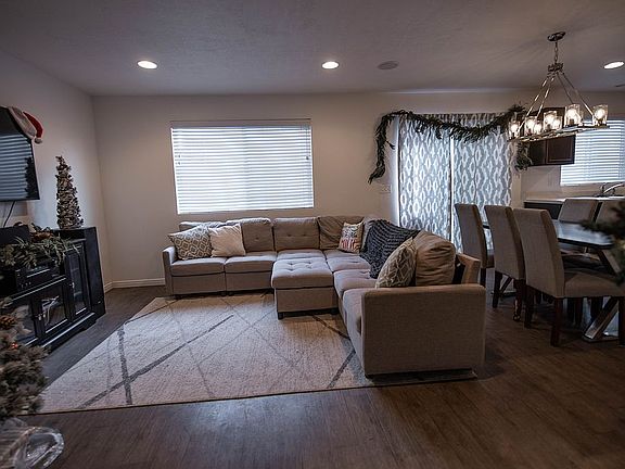 5th image of 2987 S Willow Creek Dr