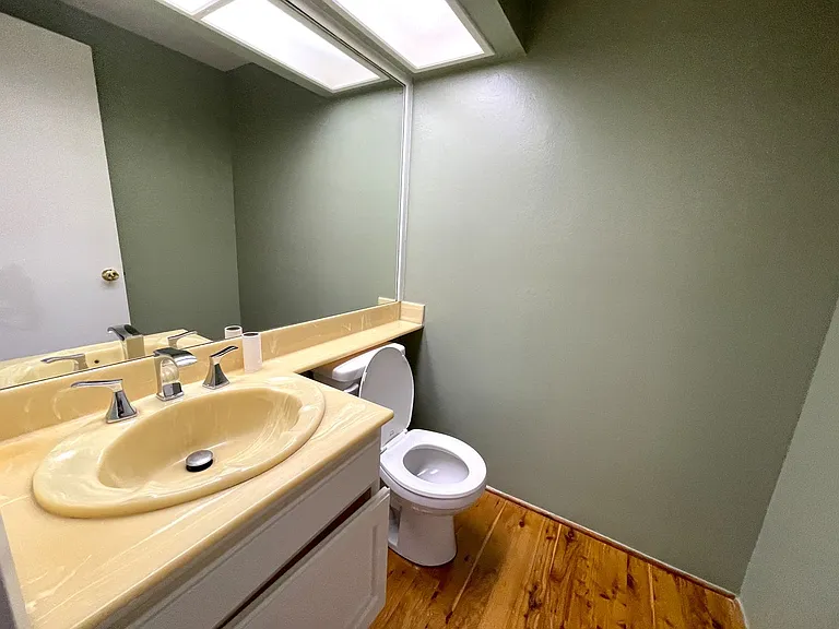 7100 Balboa Blvd #104 — Photo 6
