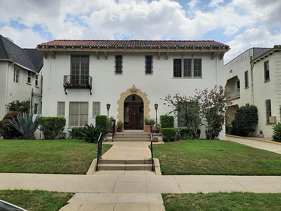 Recently painted exterior, very well maintained building.