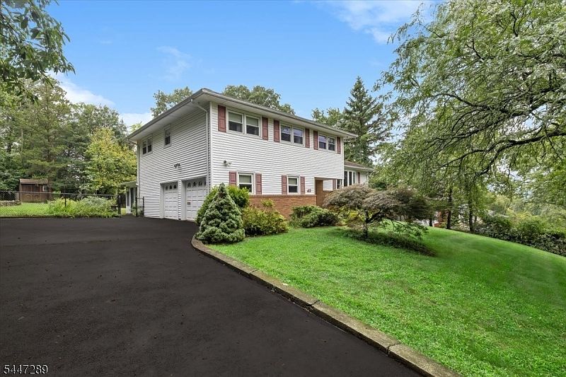 1st image of 42 Aberdeen Ave