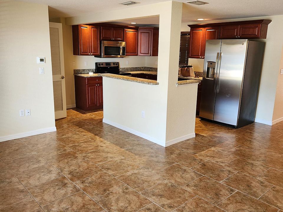 kitchen/dining area