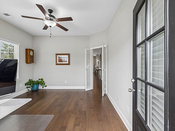 5th image of 903 Meadowcrest Way