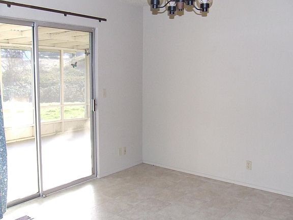 Dining Room to Covered Screened in Patio