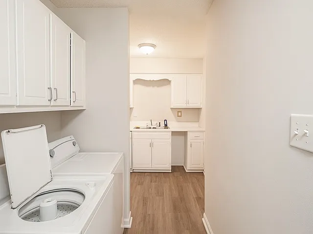 Building Photo - 635 Pine Ridge Pl