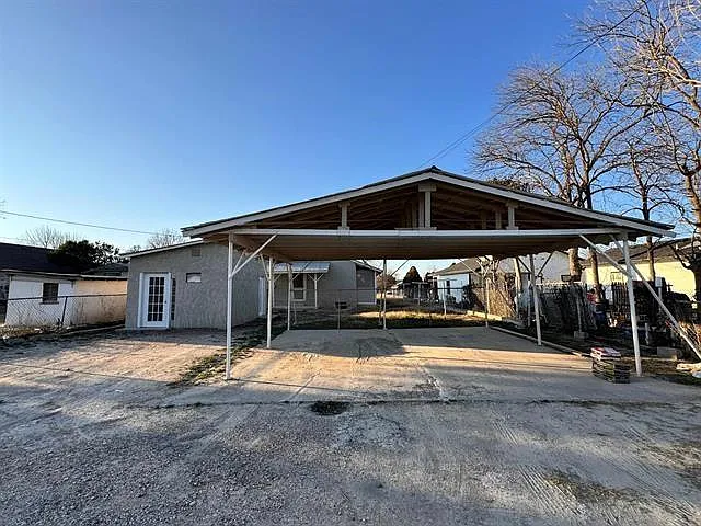 611 E Garza St - 611 E Garza Unit 1 — Photo 1
