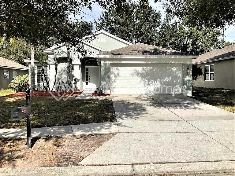 1728 Setting Sun Loop — Photo 1