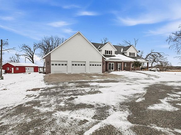 4th image of 3825 County Road 40 NE