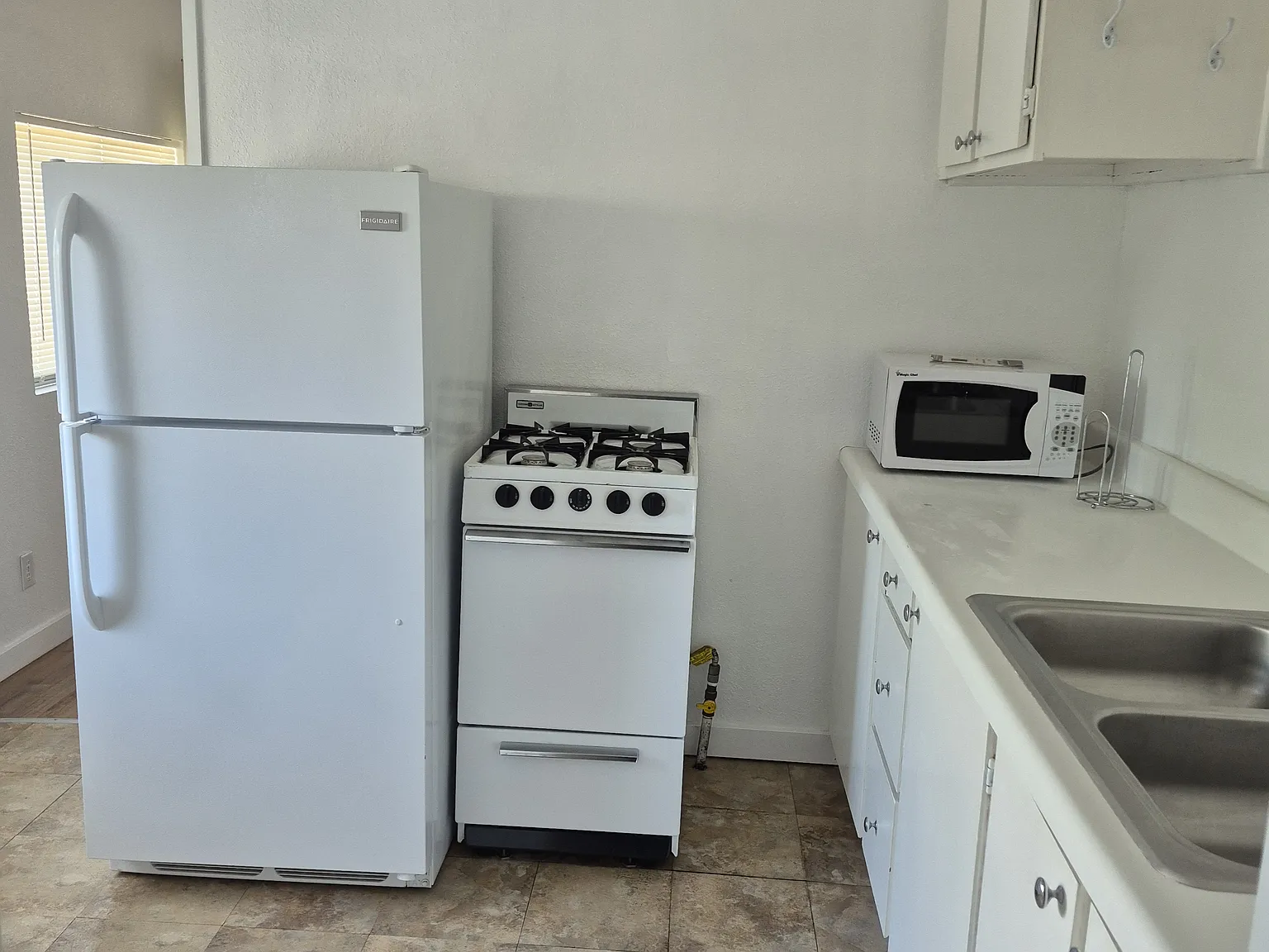 400 W 4th St — Photo 3