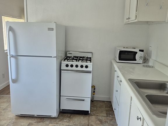 3rd image of 400 W 4th St