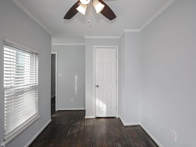 2nd floor - Back bedroom