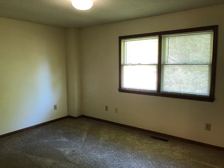 107 Hillcrest Dr — Photo 7