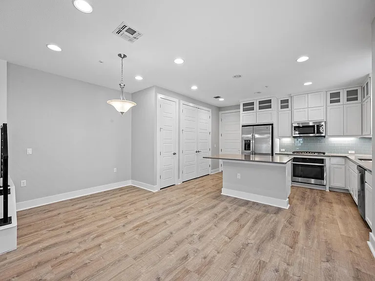 2222 Simond Ave #E — Photo 7