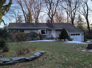 39 Sherwood Dr, Hillsdale, NJ 07642