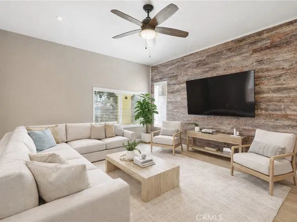 10105 S Main St, Los Angeles, CA 90003