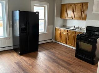 11 Franklin St FLOOR 3, Pawtucket, RI 02860