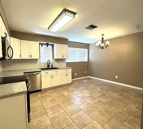 3rd image of 2353 Palm Dr