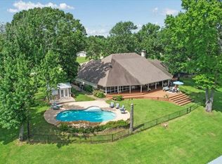 6130 Peninsula Cir, Athens, TX 75752