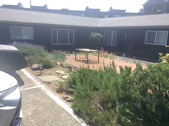 3rd image of 2801 NE 12th St APT E