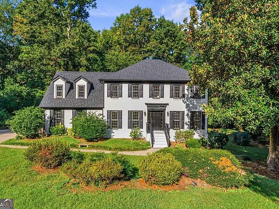 2nd image of 3331 Channing Ct