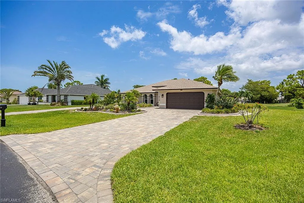 3 bed, 2.0 bath, 1809 sqft, $10,000 — Photo 3