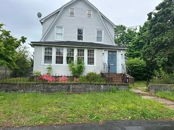 129 N 7th St, Lindenhurst, NY 11757