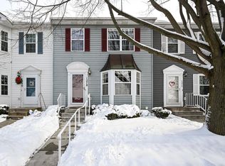 1278 Alexandria Ct, Geneva, IL 60134