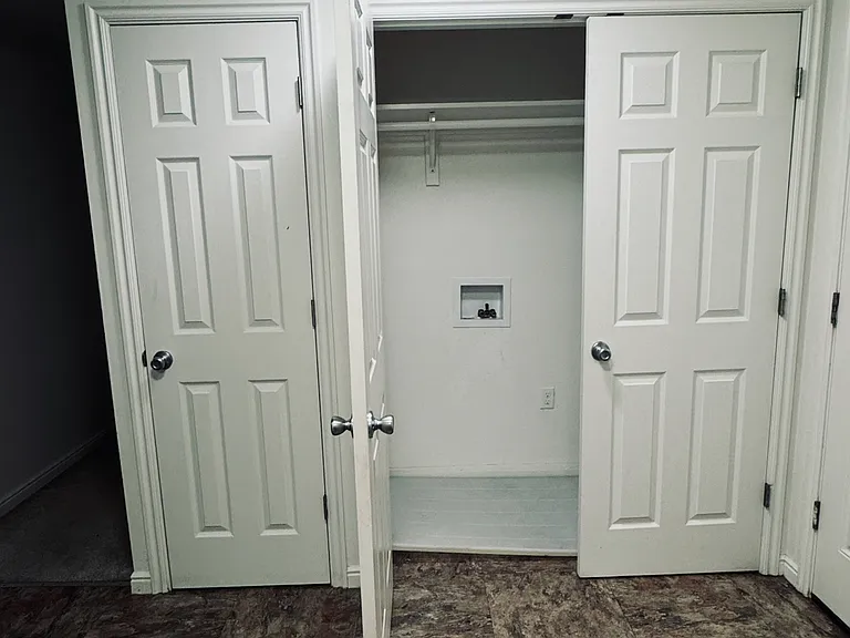 684 N 1060 E — Photo 12