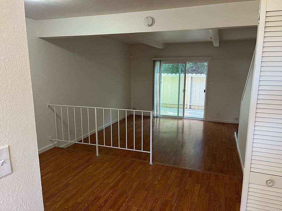 1st image of 132 Rainbow Ct