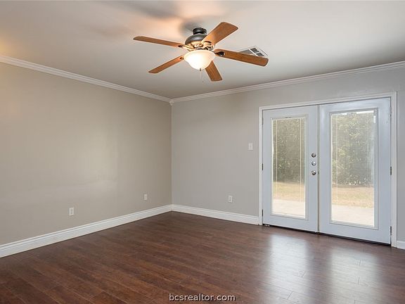 4th image of 906 Lazy Ln