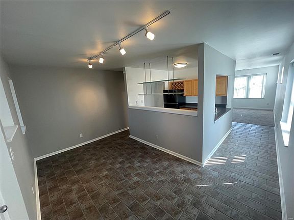 4th image of 375 N Boyle Ave APT B