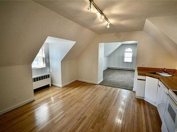 4th image of 265 Lake Ave