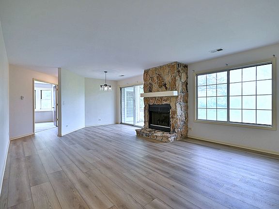 3rd image of 884 Pas Ct APT 101