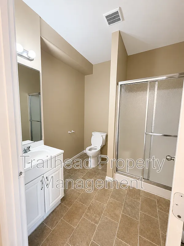 3 bed, 1.0 bath, 900 sqft, $1,175 — Photo 3