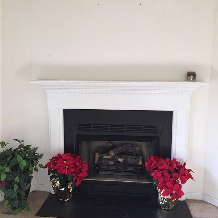 2nd image of 2655 Dwight Pl