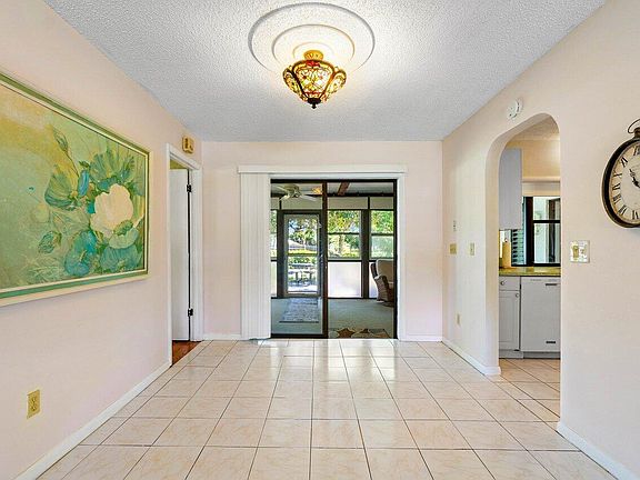4th image of 2211 SE Sidonia Street