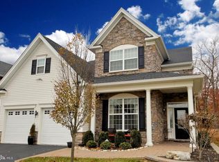 82 Inverness Dr, Kendall Park, NJ 08824