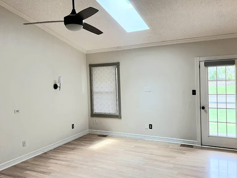 1146 Carrington Dr — Photo 5