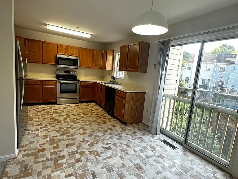 2558 Ambling Cir — Photo 5