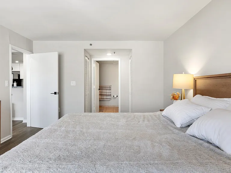 700 1st St #14F — Photo 12