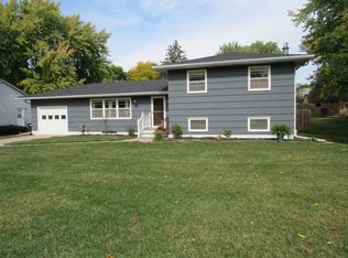 319 N Circle Dr, Blue Earth, MN 56013