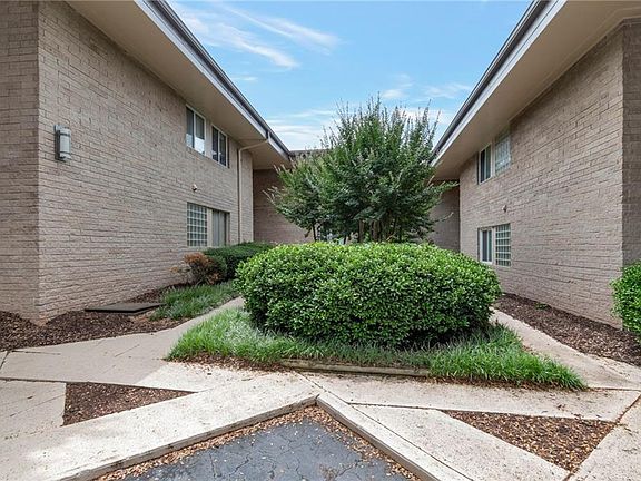 4th image of 346 Carpenter Dr APT 75
