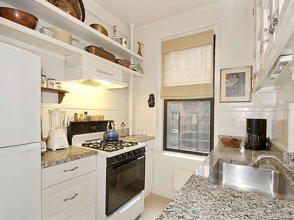 4th image of 130 E 94th St APT 3C