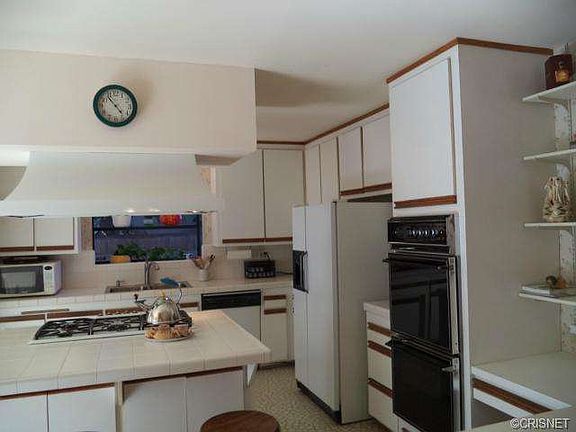 4th image of 9223 Valjean Ave