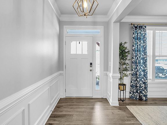 4th image of 300 Raleighwood Ln