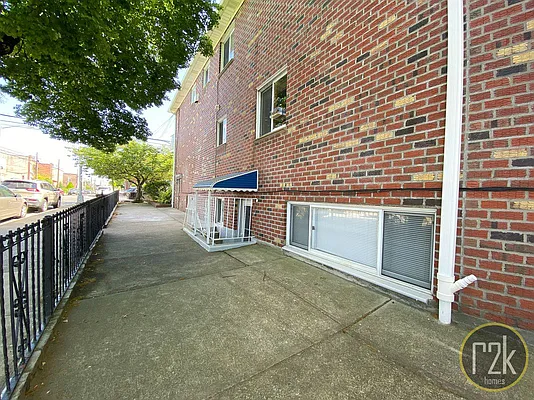 Rented by Realty 2000 Corp | media 17